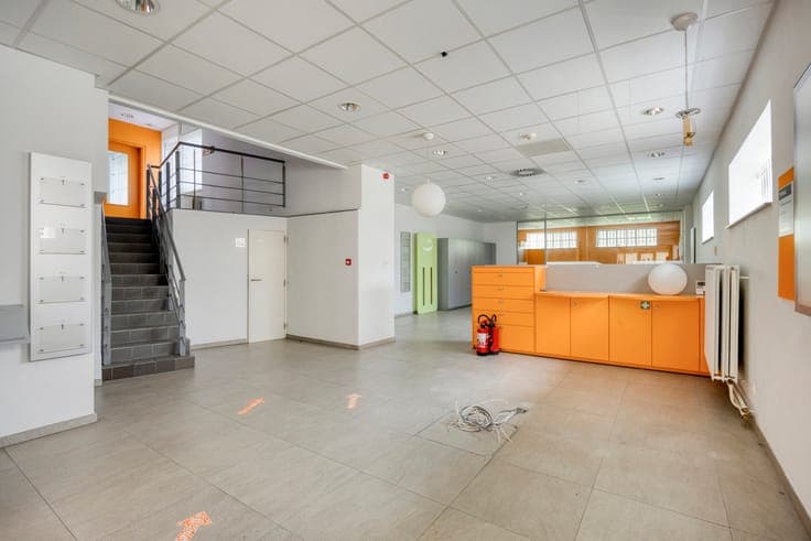 Property with renovation potential and south-west garden