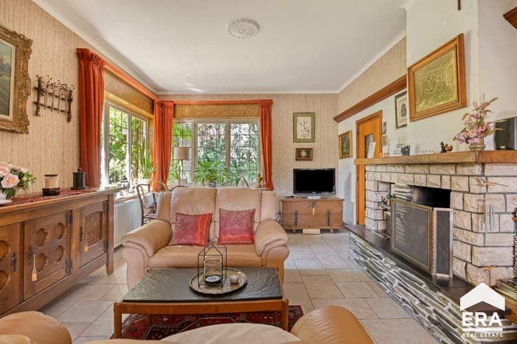 DETACHED VILLA WITH 235 M² OF BUILT AREA – 1,720 M² REAR PLO