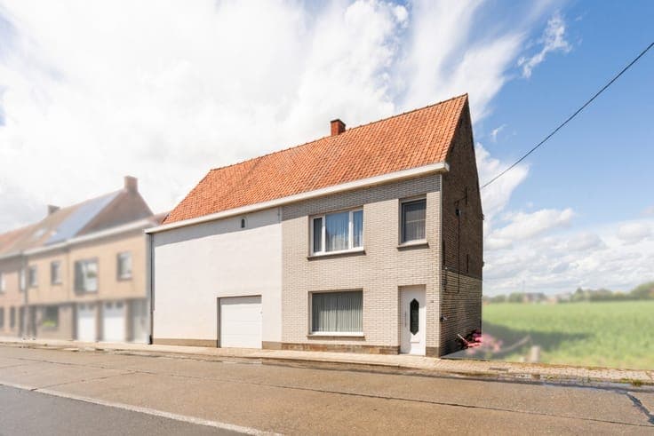 House with Warehouse for Sale in Oeselgem