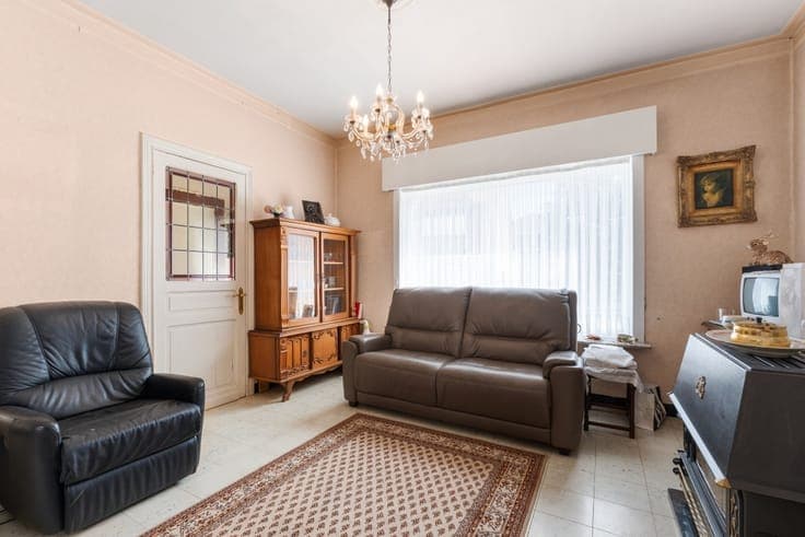 House with Warehouse for Sale in Oeselgem