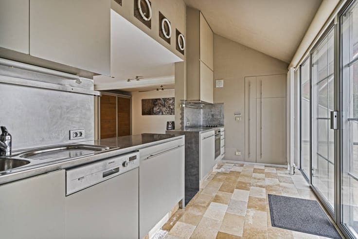 Spacious villa with practice space for sale in Sint-Baafs-Vi