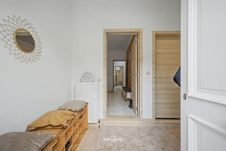 Renovated house with 4 bedrooms and rooftop terrace in the c