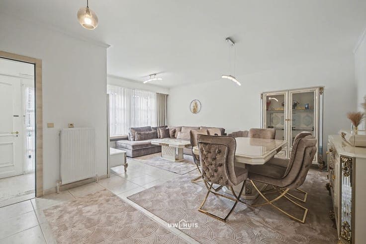 Renovated house with 4 bedrooms and rooftop terrace in the c