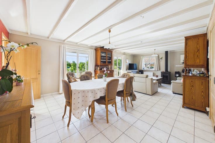 6-bedroom villa with solar panels and a pool