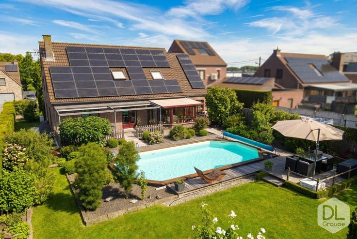 6-bedroom villa with solar panels and a pool