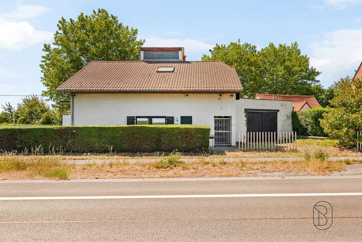 Building on the expressway