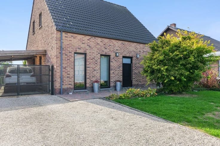 KNAPPE OPEN BEBOUWING UIT 2006 MET 4 SLAAPKAMERS, ZONNEPA...
