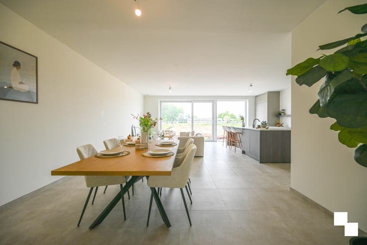 Hoogwaardig afgewerkte halfopen nieuwbouwwoning