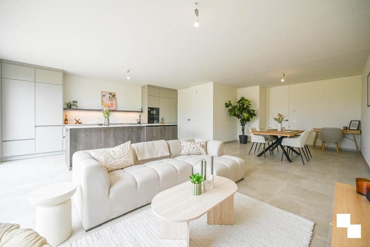 Hoogwaardig afgewerkte halfopen nieuwbouwwoning