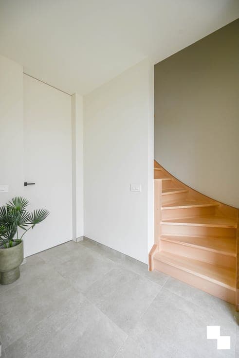 Hoogwaardig afgewerkte halfopen nieuwbouwwoning