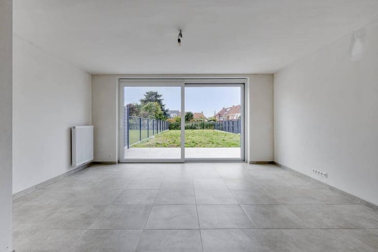 Ready to move in 3 bedroom house with carport in Izegem!