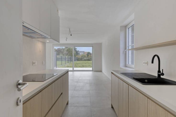 Ready to move in 3 bedroom house with carport in Izegem!