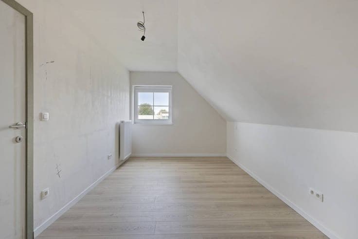 Ready to move in 3 bedroom house with carport in Izegem!