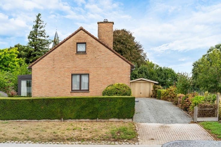 Vrijstaande woning met uitzonderlijk ruim perceel en landeli