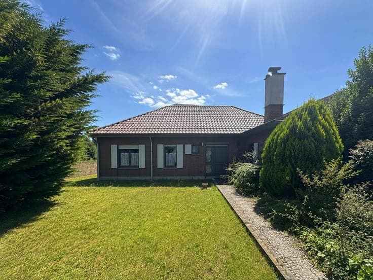 Villa de plain-pied 3 chambres, garage, terrasses et jardin