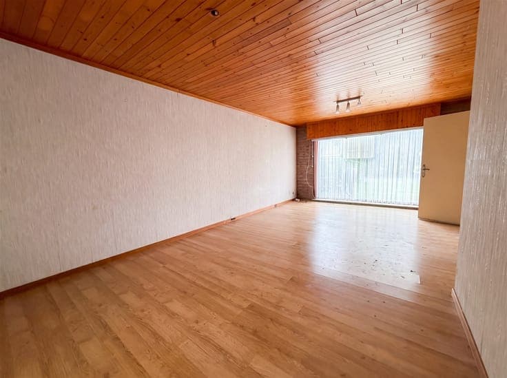 3-bedroom house with a garage and spacious outdoor area