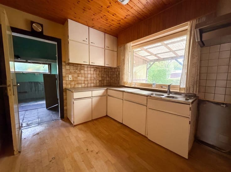 3-bedroom house with a garage and spacious outdoor area