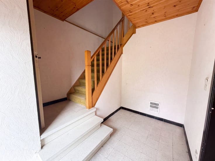 3-bedroom house with a garage and spacious outdoor area