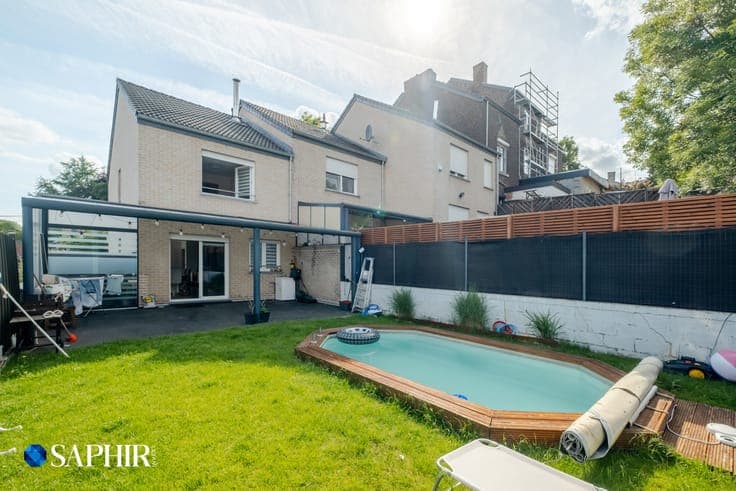 Maison 3 façades avec piscine et panneaux solaires à Seraing