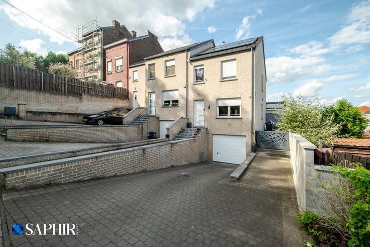 Maison 3 façades avec piscine et panneaux solaires à Seraing