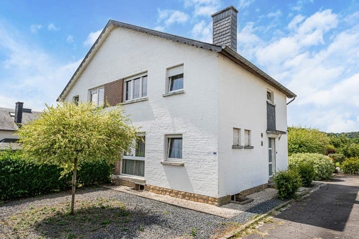Three-sided house with a garden in Messancy