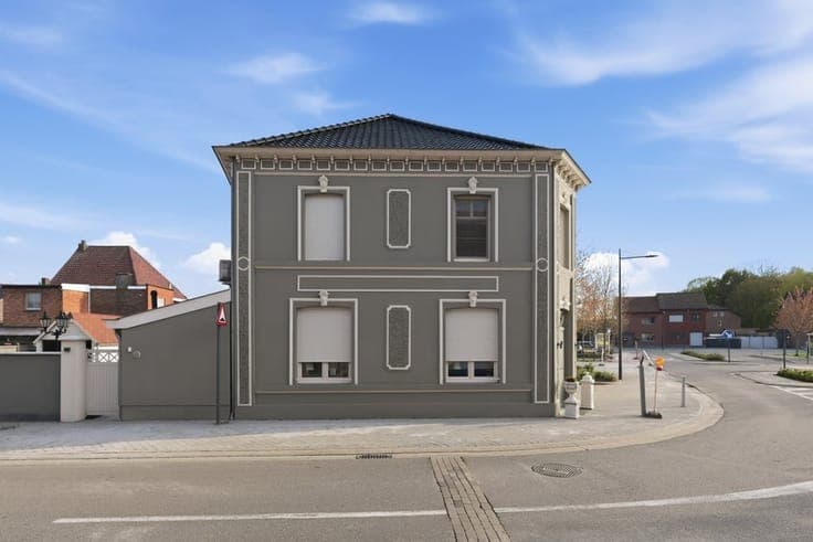 CHARMANTE OPEN BEBOUWING MET GEZELLIGE TUIN IN TONGEREN