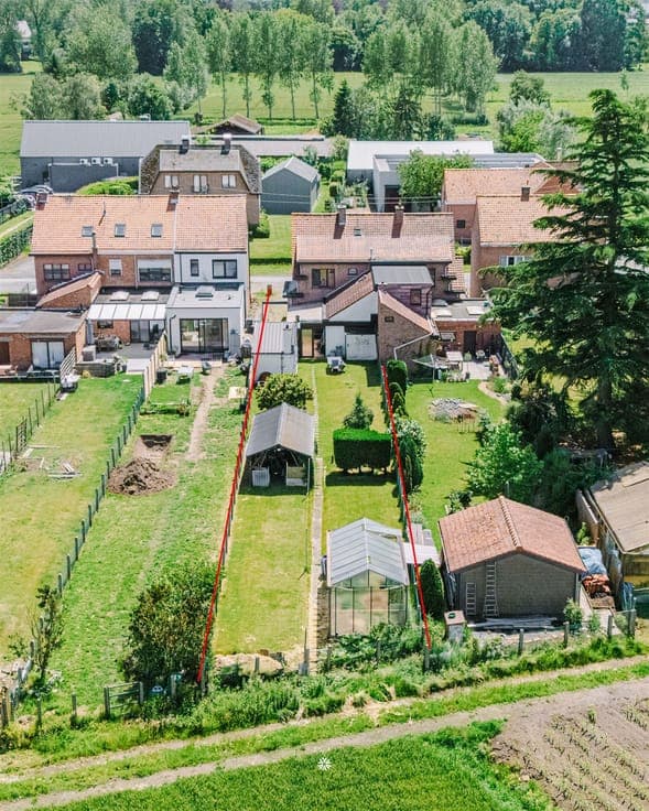 Charmante en lichtrijke woning met diepe tuin in Sint-Niklaa