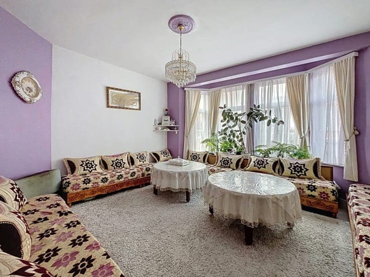 Investment property with 5 officially recognized units