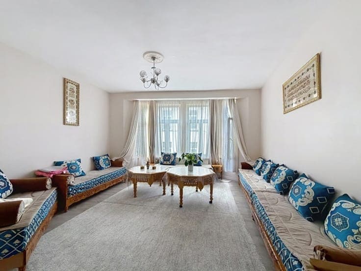 Investment property with 5 officially recognized units