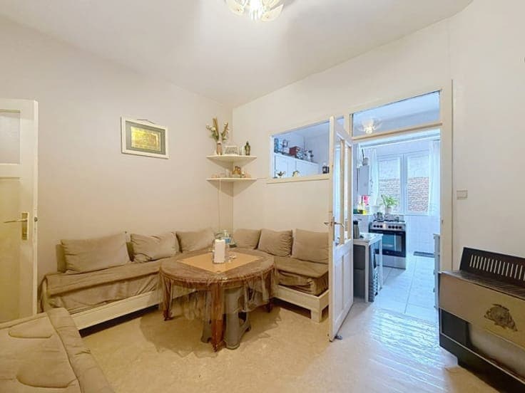 Investment property with 5 officially recognized units