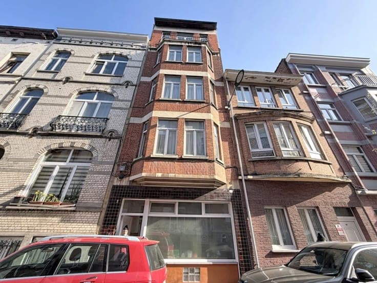 Investment property with 5 officially recognized units