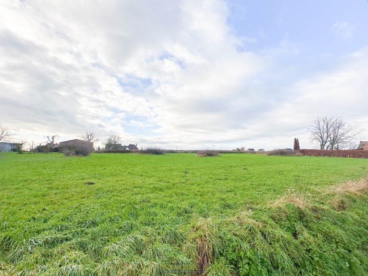 Te koop, groot perceel (2.093m²) in uiterst rustige omgev...