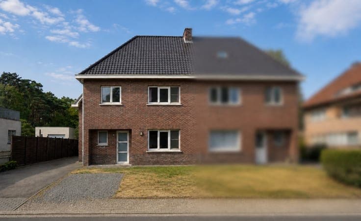 Semi-detached family home in Genk with garden