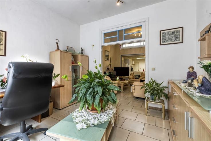 VERZORGDE ENERGIEZUINIGE BURGERWONING met tuin, GARAGE A...
