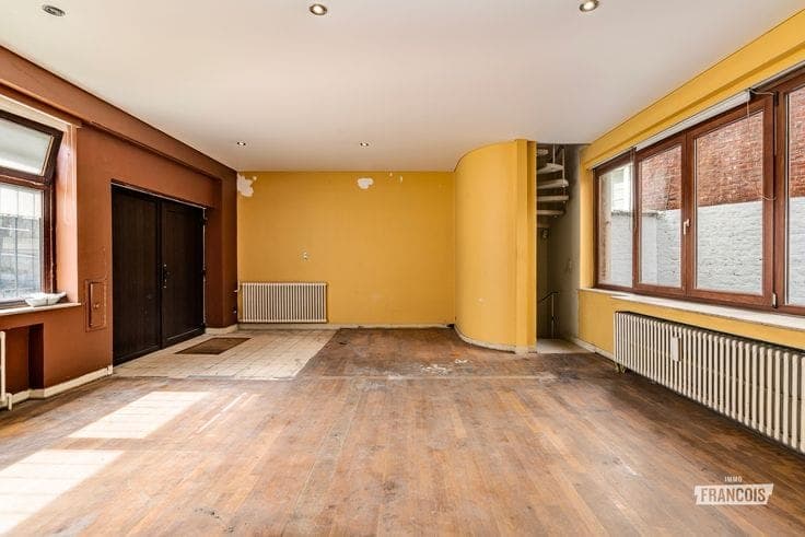 Beautiful atypical property with numerous possibilities in …
