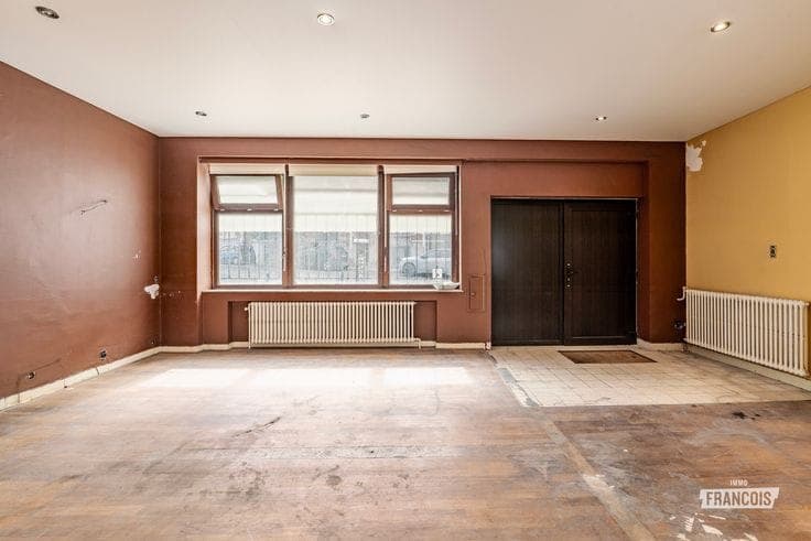 Beautiful atypical property with numerous possibilities in …