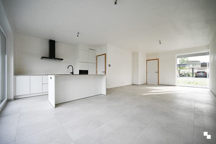 Aantrekkelijke HOB met drie slaapkamers in rustige nieuwe...