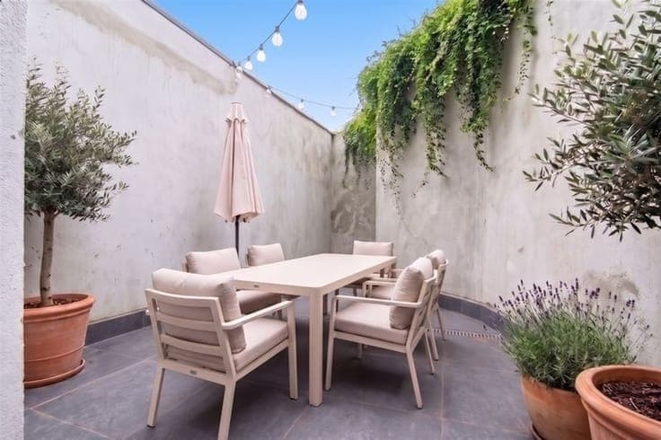 Volledig vernieuwde woning, centraal gel, vlakbij openbaar v