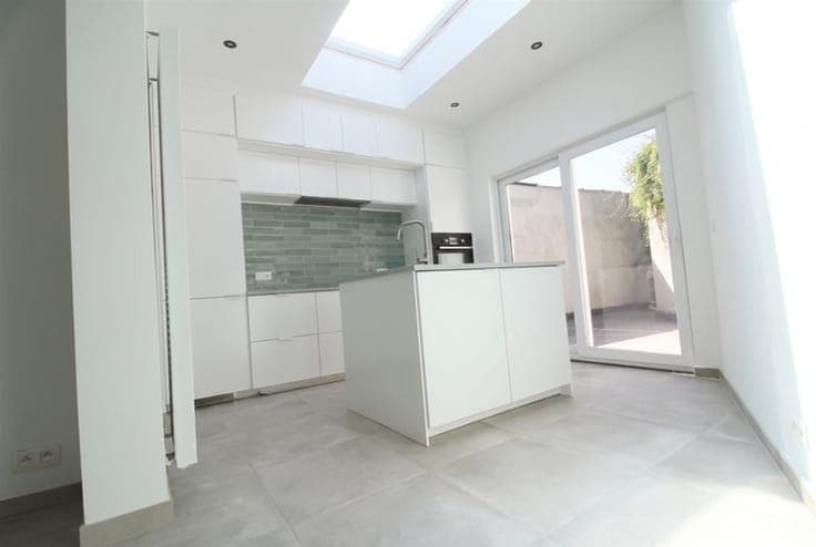 Volledig vernieuwde woning, centraal gel, vlakbij openbaar v