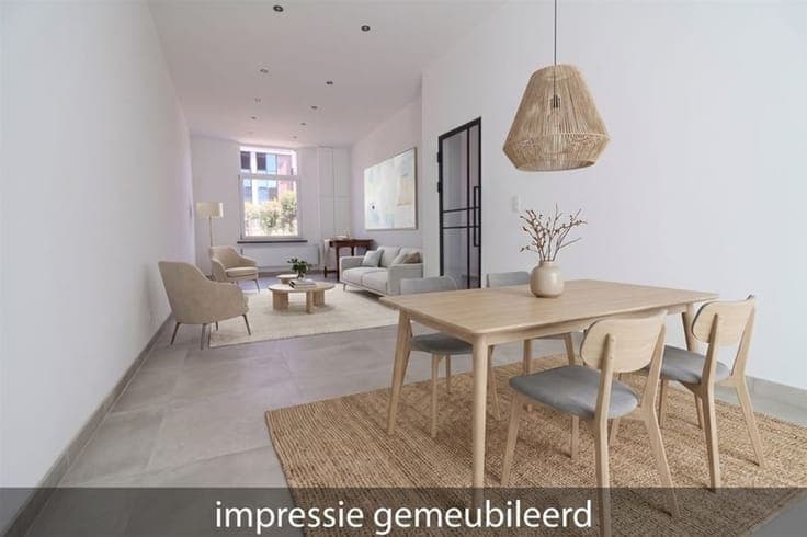 Volledig vernieuwde woning, centraal gel, vlakbij openbaar v