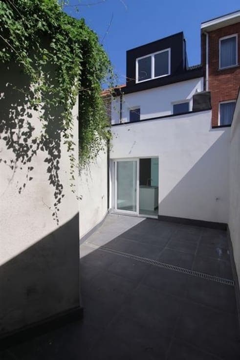 Volledig vernieuwde woning, centraal gel, vlakbij openbaar v