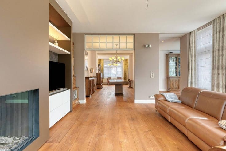 Classy house with 5 bedrooms, 3 bathrooms, garage and spacio