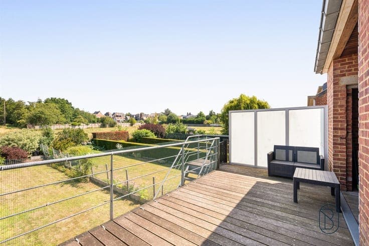 Move-in-ready ground-floor apartment with a pleasant garden