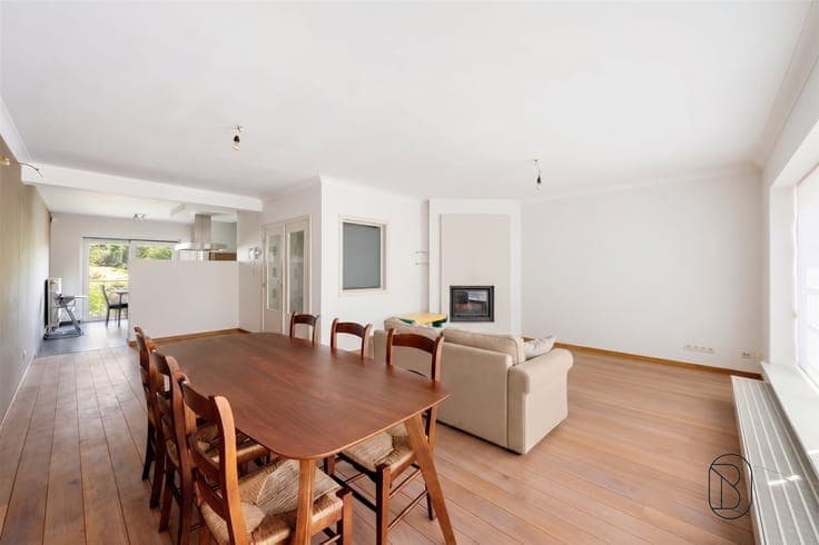 Move-in-ready ground-floor apartment with a pleasant garden