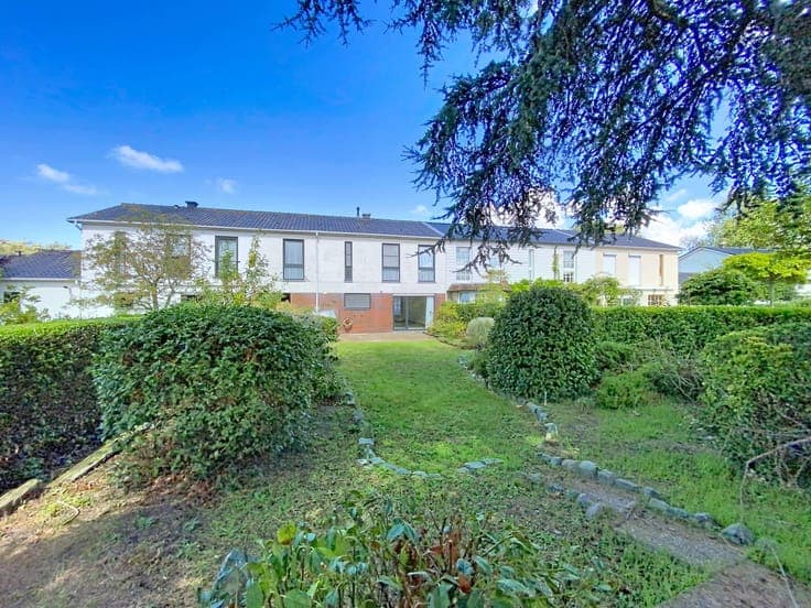 5 bedroom house to renovate with garden for sale in Heist