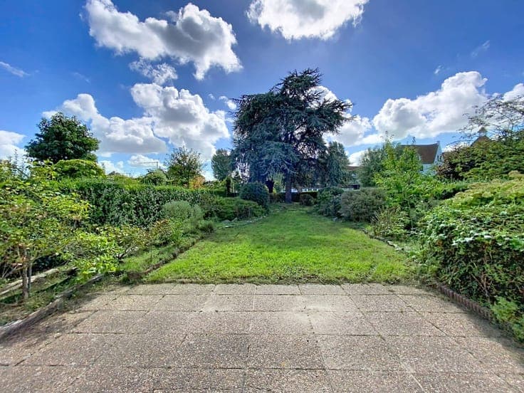 5 bedroom house to renovate with garden for sale in Heist