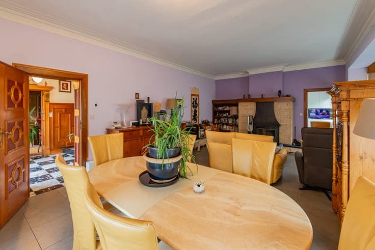 Characterful villa with 5 beds, studio and 33are garden