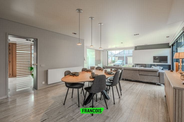 Move-in ready villa (EPC A!) with huge living area and 7 be…