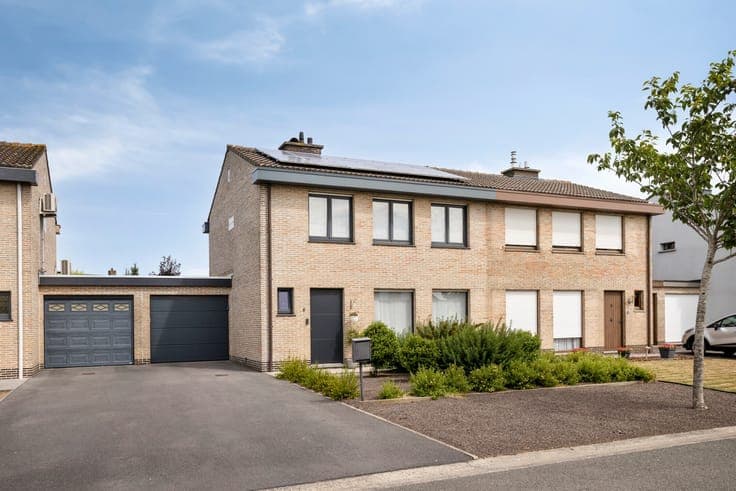 Rustig gelegen halfopen woning met vernieuwde keuken, 3 s...