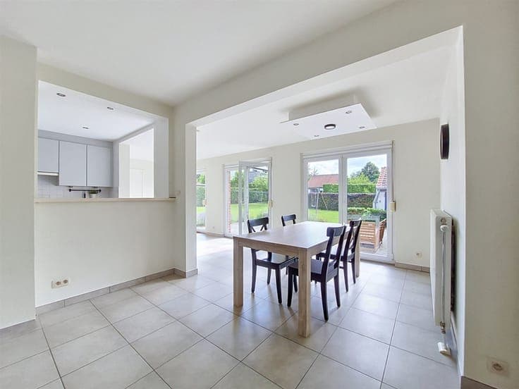 Large house with 4 bedrooms and garden